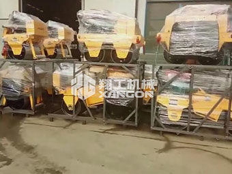 翔工機械一批小型壓路機包裝好，成功出口到國外